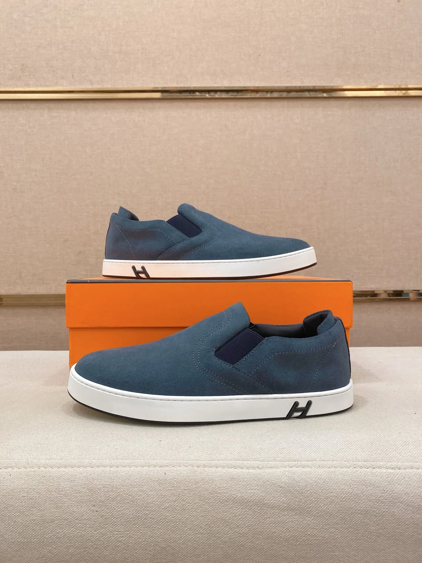 Men's clothing and shoes💰: 442💰《HERMES》【Classic original single version】Hermès; top 🔝purchase agent🔍🔍men's latest 🇺🇸 counter sales simultaneously, imported from Italy original ▲▲cowhide ▲▲ (high-end, nobility, class) ) Exquisite workmanship (Italian 🇮🇹 imported water-dyed 🐂 cowhide lining) sole: original sole provided by the original factory, ⚠️exclusive double-layer activity·TPR·rubber·combined molded outsole; super comfortable·wear-resistant·non-slip·environmental protection The real thing is more beautiful if you take the real thing (high quality, follow the order). You can enter and exit the counter at will * Number of yards: 38-44 (45 can be customized and cannot be returned or exchanged)